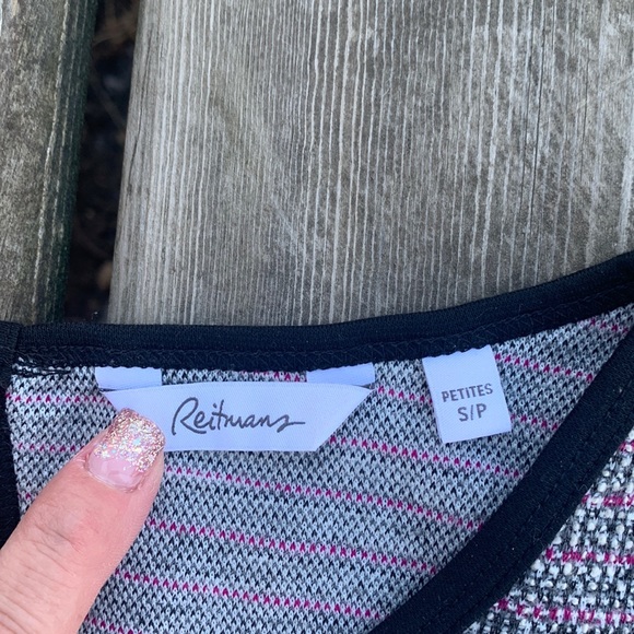 Reitmans Top keyhole button back Small Petite - Picture 3 of 7